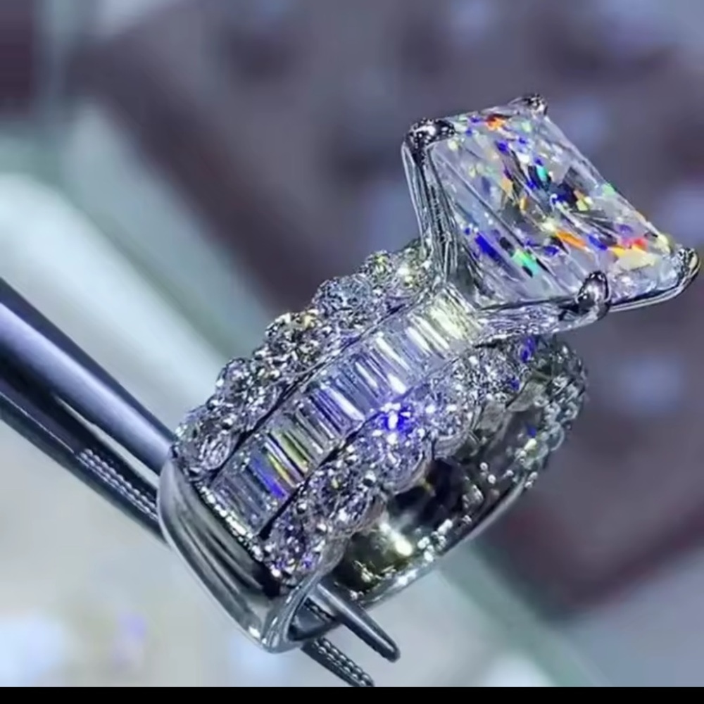 18k White Gold Finish Crystal Statement Engagement Ring - Luxury